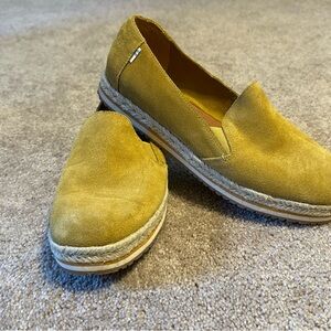 Toms suede flats/espadrilles
